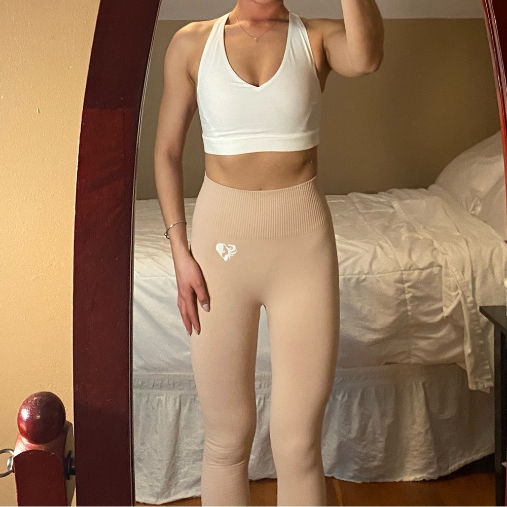 Women’s Best workout leggings in light pink/nude